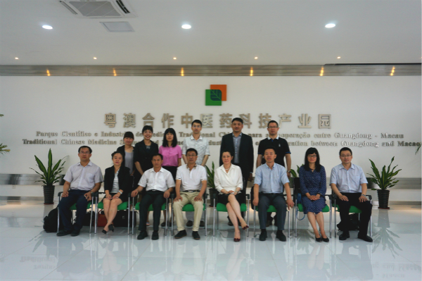 国家发展改革委地区司副司长邹勇一行赴粤澳中医药园实地考察