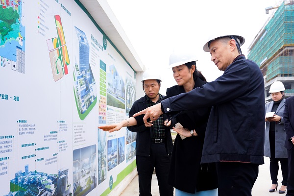 广东省港澳办主任廖京山率队赴粤澳合作中医药科技产业园实地考察