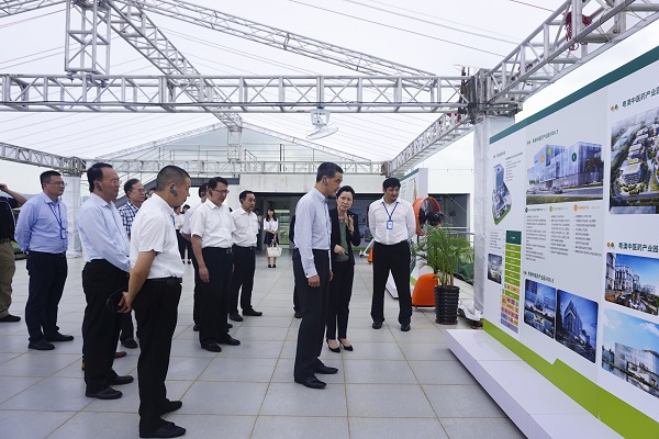 全国政协副主席梁振英赴粤澳合作中医药科技产业园实地考察