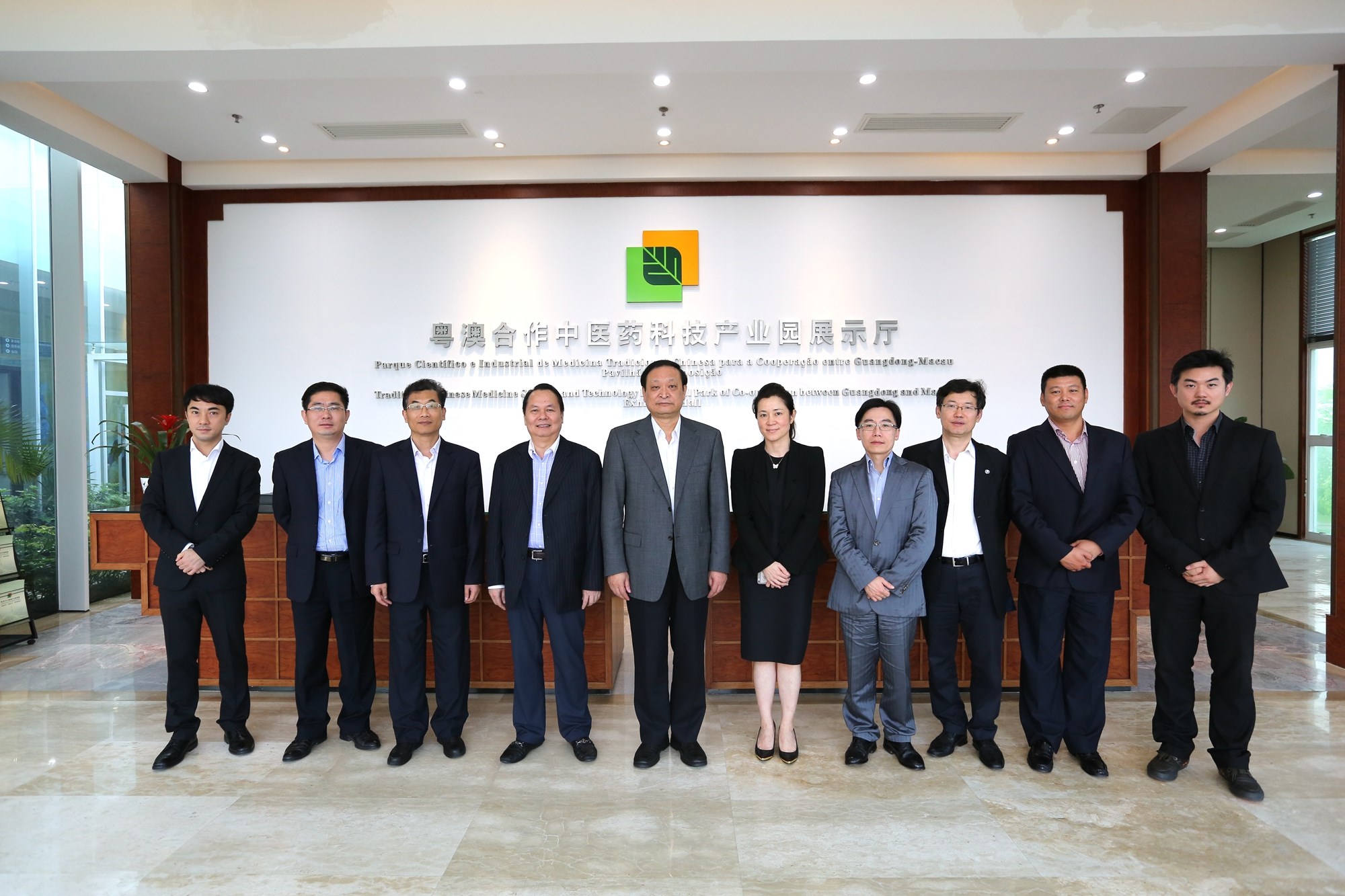 On March 20 of 2015, Deputy Director of National Health and Family Planning Commission, Director of the State Administration of Traditional Chinese Medicine, Wang Guoqiang (fifth from the left), Director of the Administration of Traditional Chinese Medicine of Guangdong Province, Xu Qingfeng (fourth from the left), and the delegation, visited the Industrial Park and had a profound understanding of the construction progress of the Industrial Park.