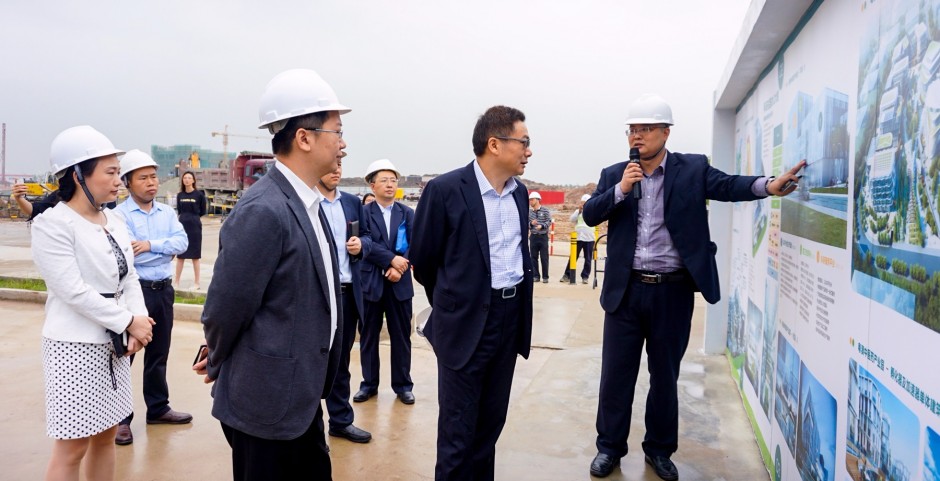 On April 24 of 2017, Director of Department of Economics of Liaison Office of the Central People’s Government in the Macau S.A.R, Liu Bin, and Deputy Director of Office of Free Trade of Guangdong Province, Chen Guangjun, had the field visit in the Industrial Park.