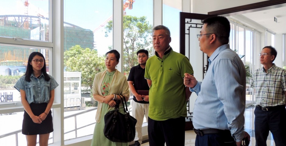On June 7 of 2017, Standing Committee Member of the Central Committee, Director of the General Office of Chinese Peasants’ and Workers’ Democratic Party, Sui Lu, accompanied by Deputy Standing Committee Member of the City Council of Chinese Peasants’ and Workers’ Democratic Party of Zhuhai City, Liu Fang, had the field visit in the Industrial Park.