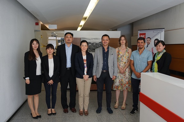 1503994616120527.jpg 04产业园代表团与成都中医药大学葡萄牙宝德分校代表合影留念.jpg