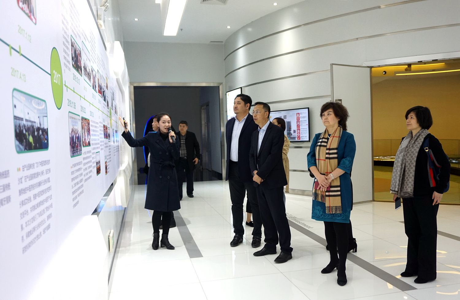 2017年12月14日，四川省中医药管理局副局长杨正春、成都中医药大学附属医院（四川省中医医院）院长陆华一行8人赴产业园实地调研。