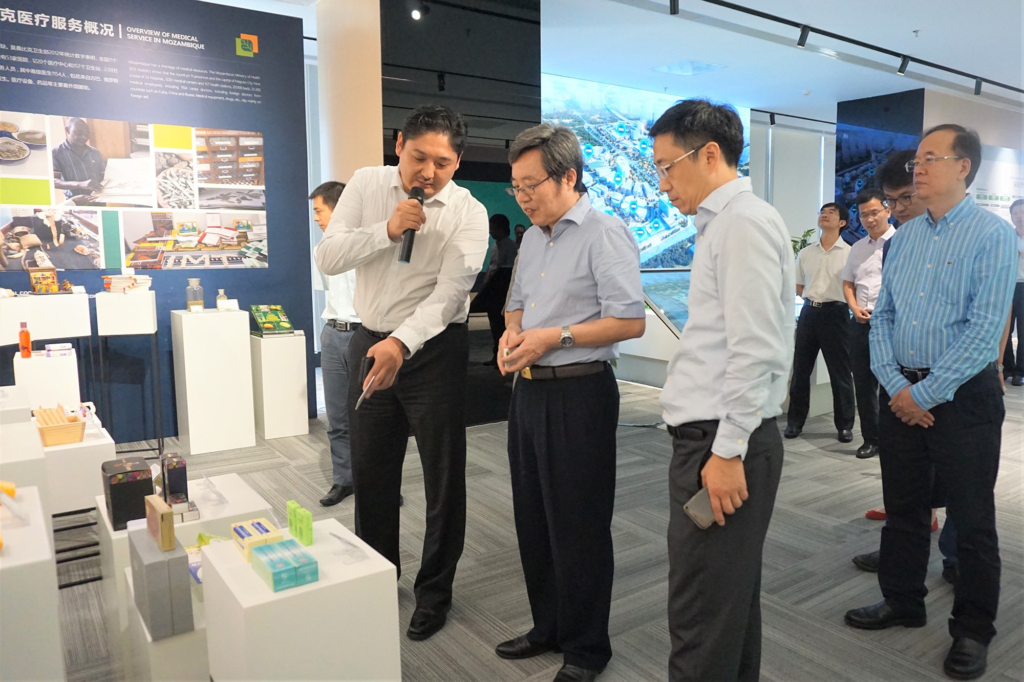 国家发展改革委规划司司长陈亚军到产业园考察