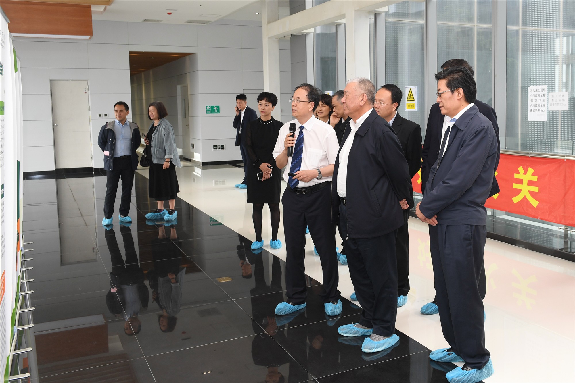 2018年5月9日，全国政协副主席何厚铧赴产业园实地考察，了解产业园发展最新情况。