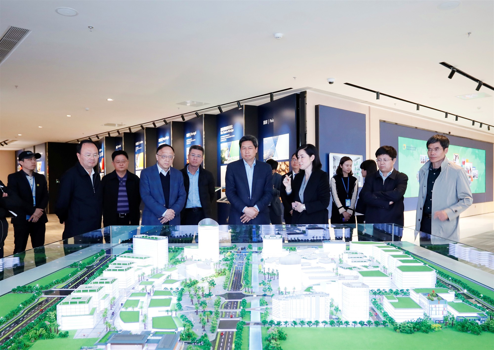 2019年2月24日，国家科技部社会发展科技司司长吴远彬一行，在珠海市副市长阎武、横琴新区党委书记牛敬等陪同下，到产业园考察调研，了解产业园建设规划、运营发展及中医药产业发展等相关情况。