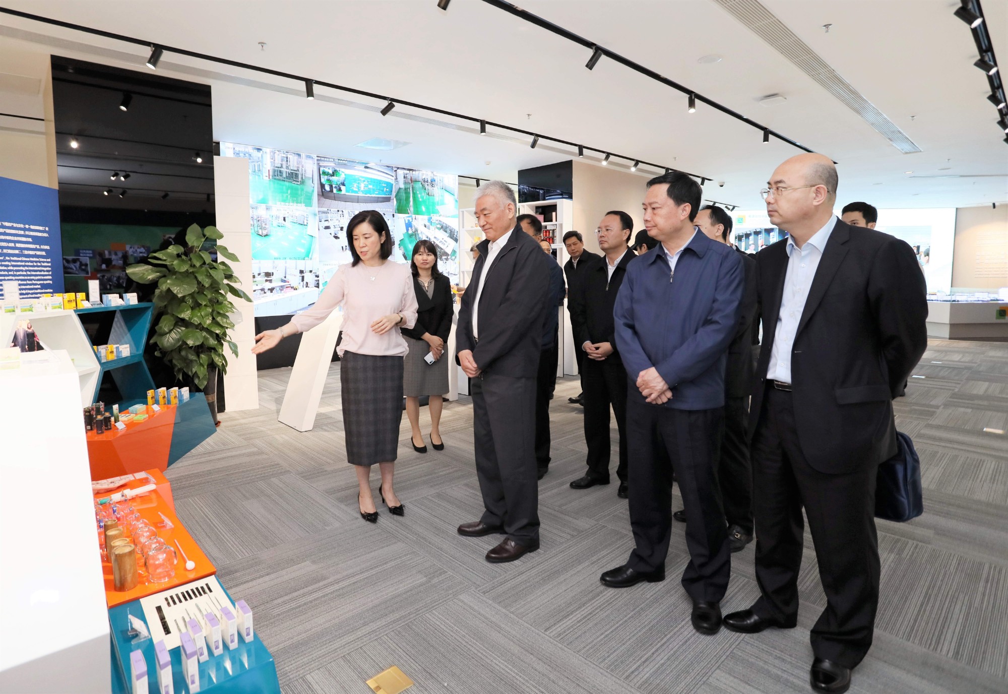 2019年3月30日，科技部部长王志刚一行，在广东省科技厅厅长王瑞军，珠海市委副书记、市长姚奕生等陪同下，到产业园考察调研，了解粤澳产业合作、中医药产业发展和产业园运营等方面的情况。