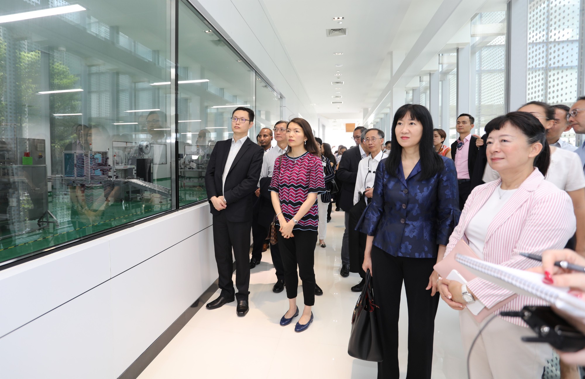 香港贸易发展局全球办事处代表团到产业园参观考察