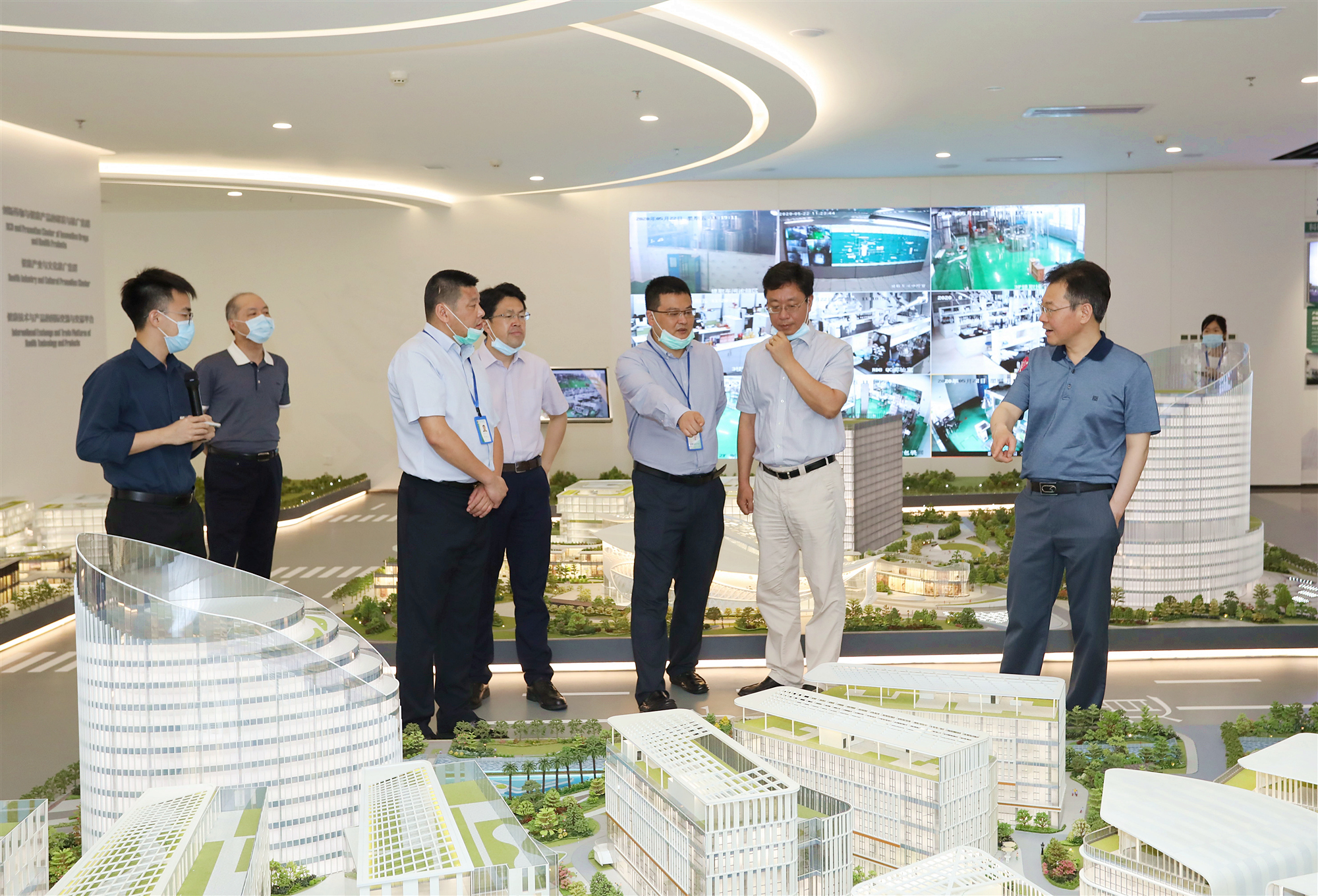 南通市政府代表团到产业园参观访问